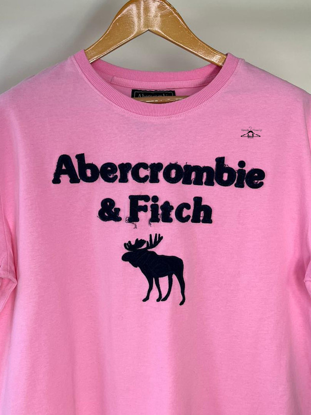 عکس غیرژورنال تیشرت Abercrombie رنگ صورتی